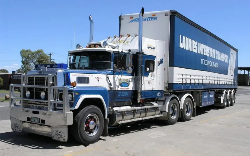 Prečo domáce nákladné autá nenasmerujú výfukové potrubie nahor?